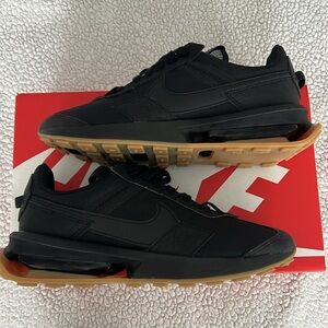 NIB Nike Air Max Pre-Day | Black & Gum | Mens 7 / Womens 8.5